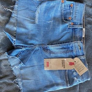 Womens Levi’s brand new shorts